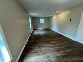 1089 Winston Rd in South Euclid, OH - Building Photo - Building Photo