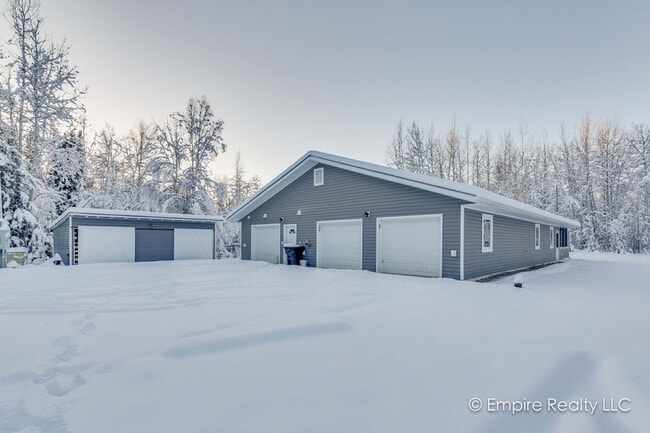 3689 Anton Ave in North Pole, AK - Building Photo - Building Photo