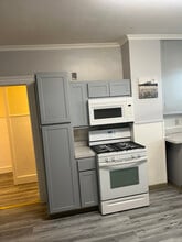 302 E Elm St in Dunmore, PA - Foto de edificio - Building Photo