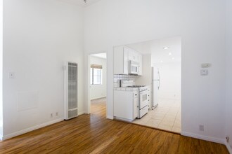 539 Venice Way, Unit 1 in Los Angeles, CA - Building Photo - Building Photo