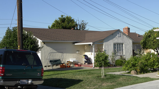 1026-1028 Georgean St in San Lorenzo, CA - Foto de edificio - Building Photo