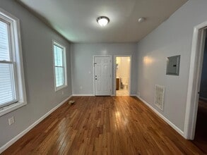 124 Virginia Ave in Jersey City, NJ - Foto de edificio - Building Photo