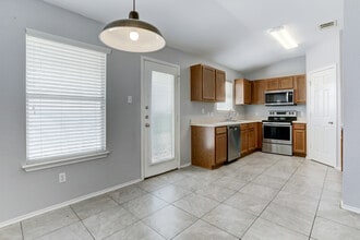 211 Hyltin St in Hutto, TX - Building Photo - Building Photo