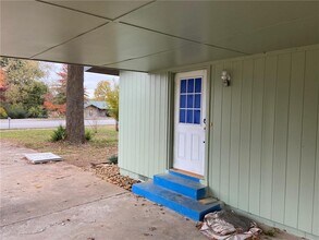 3070 W Mt Comfort Rd in Fayetteville, AR - Building Photo - Building Photo