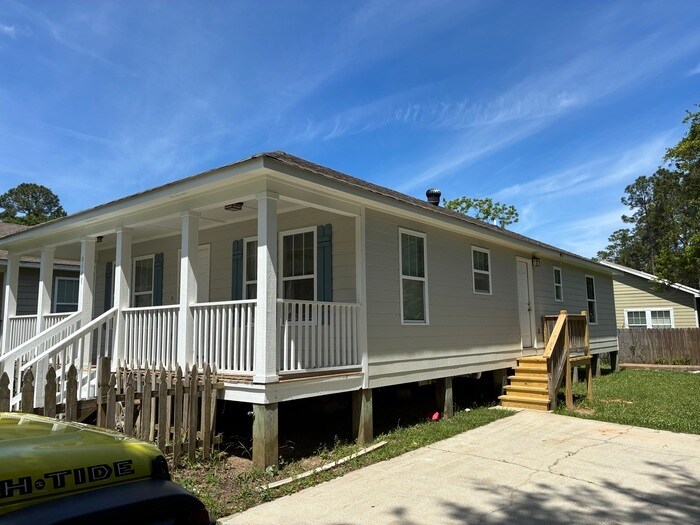 6148 W Forrest St in Bay St. Louis, MS - Building Photo