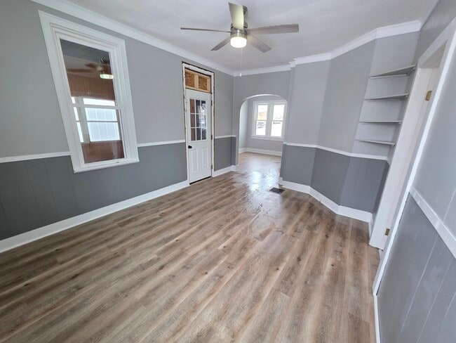 129 W Perry St in Bucyrus, OH - Building Photo - Building Photo