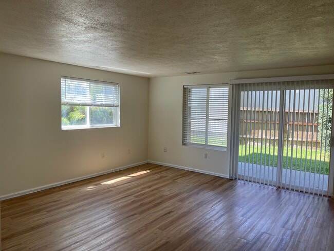 8948 N Pamela St, Unit 8948 in Spokane, WA - Foto de edificio - Building Photo