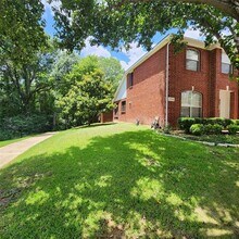 1104 Summerbrook Dr in Euless, TX - Building Photo - Building Photo