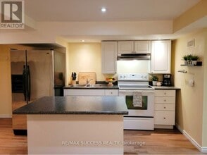 5854 Delle Donne Dr in Mississauga, ON - Building Photo - Building Photo