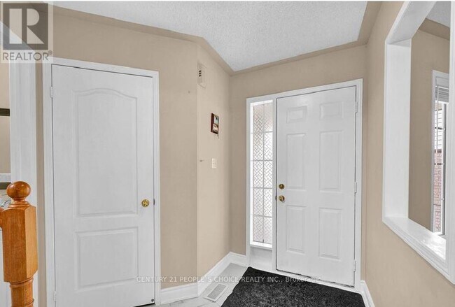 104 Larkspur Rd in Brampton, ON - Building Photo - Building Photo