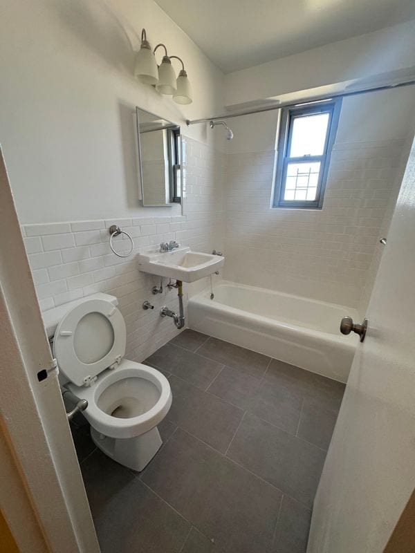 property at 4300 Hutchinson River Pkwy E