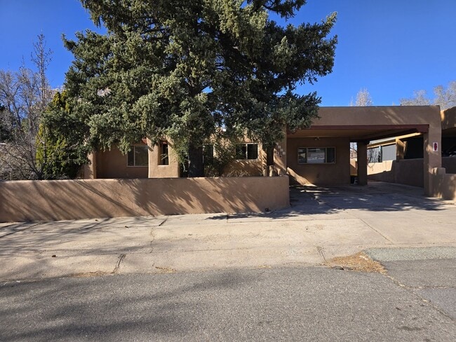 1823 Tewa Rd in Santa Fe, NM - Building Photo - Building Photo