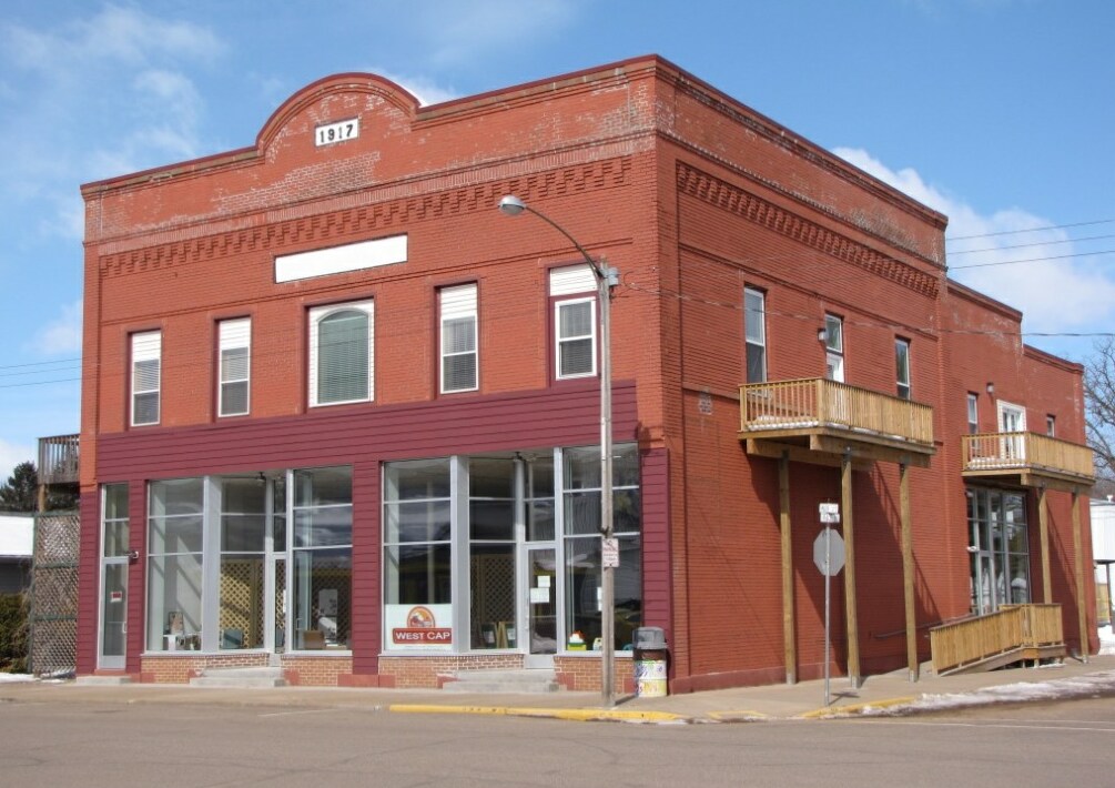 823 Main St in Boyceville, WI - Building Photo