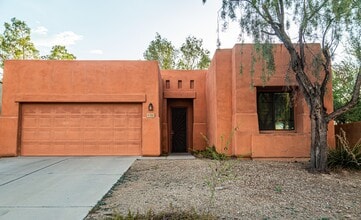 7561 E Truces Pl in Tucson, AZ - Building Photo - Building Photo