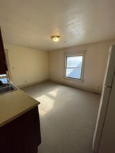 723-723 1/2 South St in Waterloo, IA - Building Photo - Building Photo