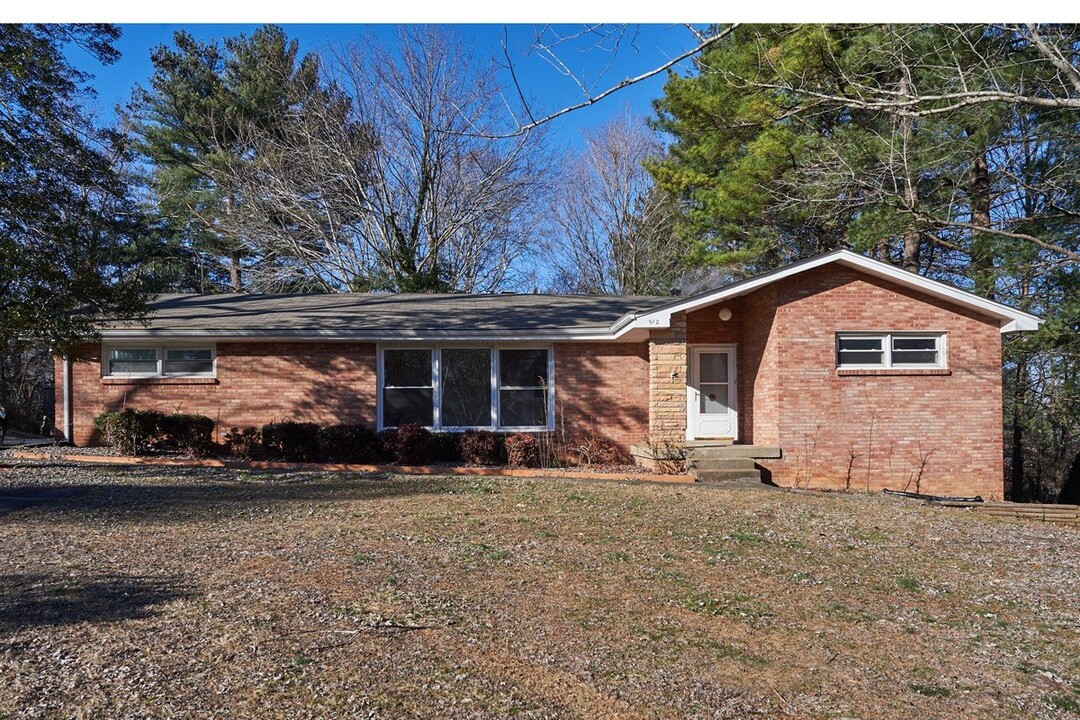 512 S Pawnee Dr in Springfield, TN - Building Photo