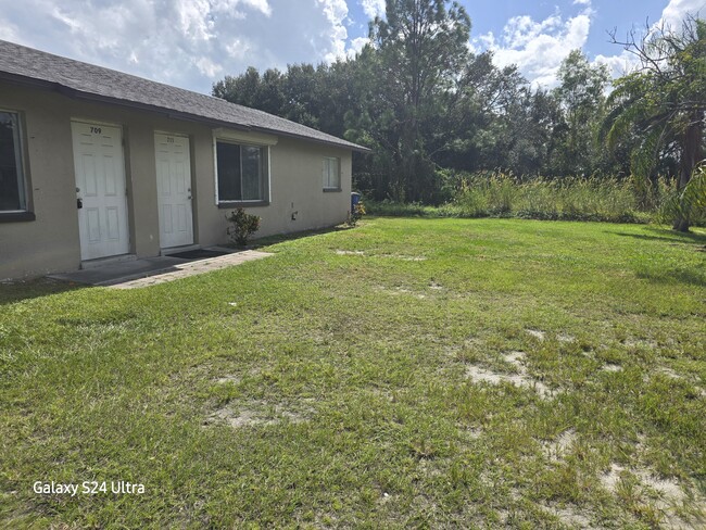 709 Gordon Ave S in Lehigh Acres, FL - Building Photo - Building Photo