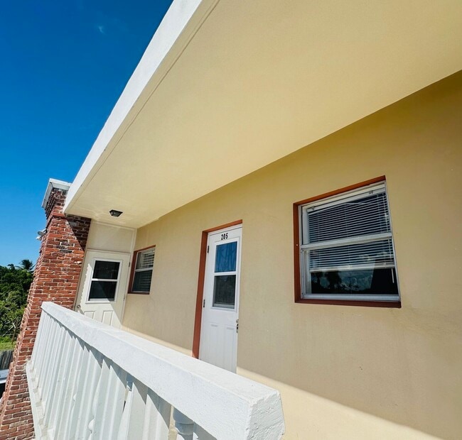 761 Hummingbird Way in North Palm Beach, FL - Building Photo - Building Photo