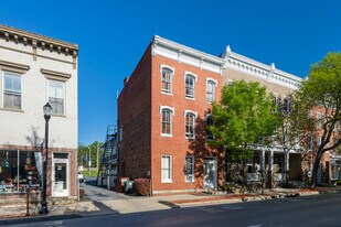 425 N Market St in Frederick, MD - Building Photo