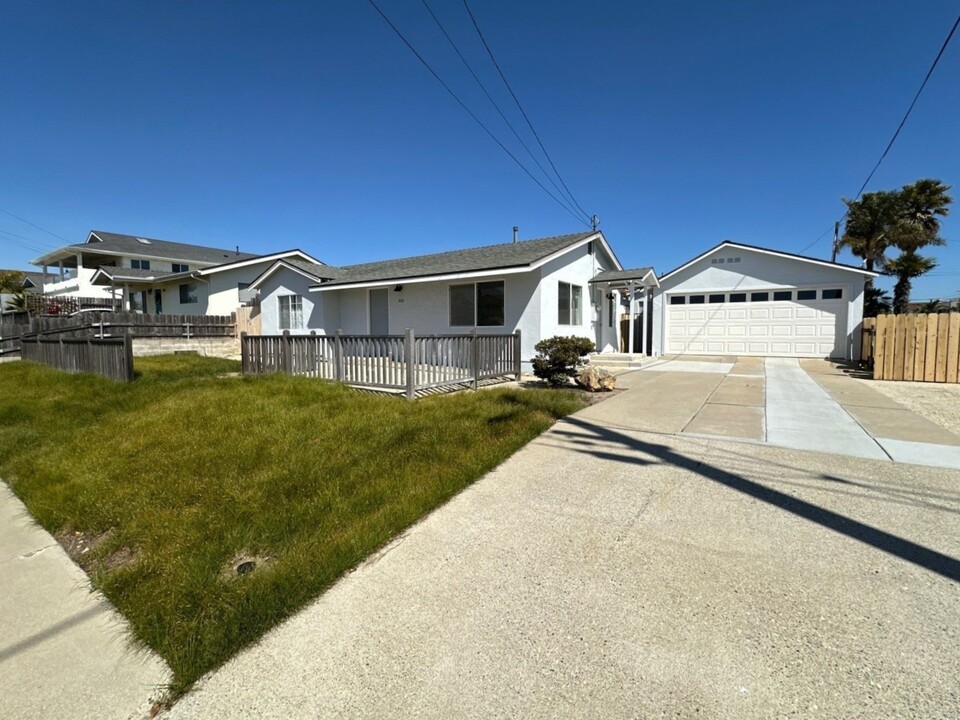 322 N 6th St in Grover Beach, CA - Building Photo