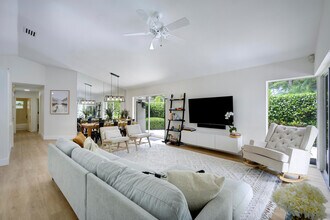 32 Admirals Ct in Palm Beach Gardens, FL - Building Photo - Building Photo