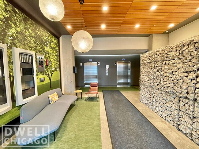 2722 W Belden Ave, Unit 1 in Chicago, IL - Foto de edificio - Building Photo