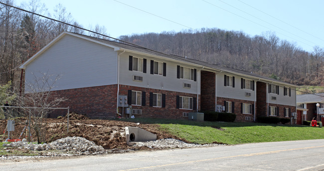 Alum Creek Apartments in Alum Creek, WV - Building Photo - Building Photo