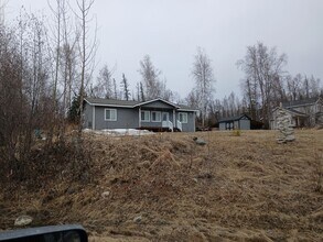 2100 N Meadow Lakes Dr in Wasilla, AK - Building Photo - Building Photo