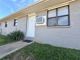 102 NW K St in Bentonville, AR - Building Photo