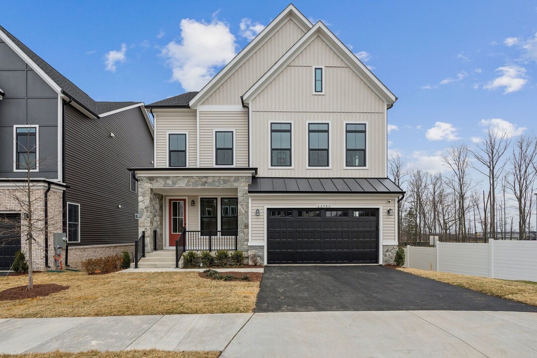 22980 Running Whisper Ct in Ashburn, VA - Building Photo