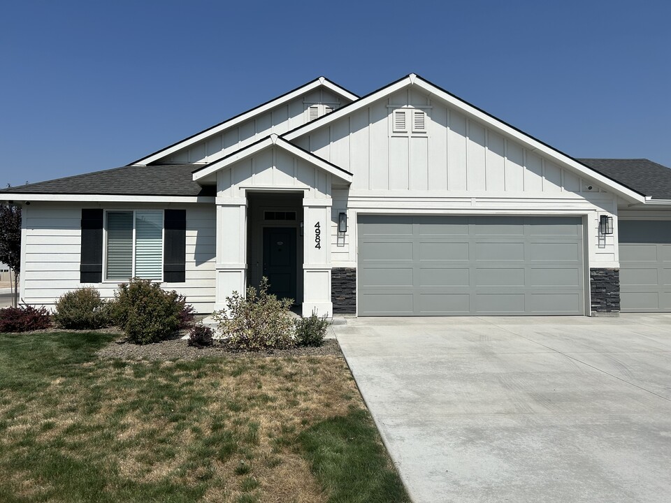 4984 W Ladle Rapids Dr in Meridian, ID - Foto de edificio