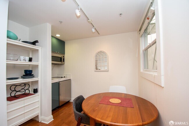 725 Pine St in San Francisco, CA - Foto de edificio - Building Photo