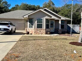 4435 Winona Ln in Milton, FL - Building Photo