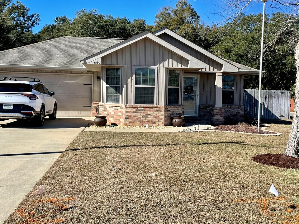 4435 Winona Ln in Milton, FL - Building Photo