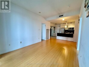 37-2937 Grosvenor St in Toronto, ON - Building Photo - Building Photo
