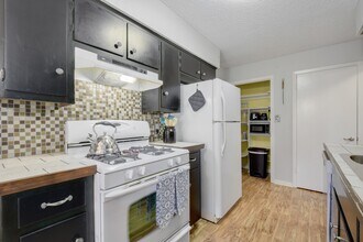 501 Wolverton Dr in Austin, TX - Building Photo - Building Photo