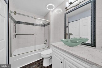 914 Aspen Dr in Plainsboro, NJ - Building Photo - Building Photo