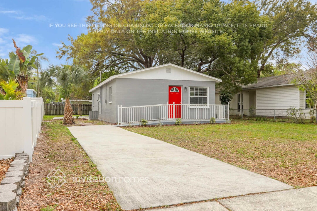 421 2nd Ave NE in Largo, FL - Building Photo