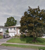 929 Centennial Ave in Baldwin, NY - Building Photo