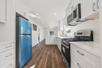 1443 W 36th Pl in Los Angeles, CA - Building Photo - Building Photo