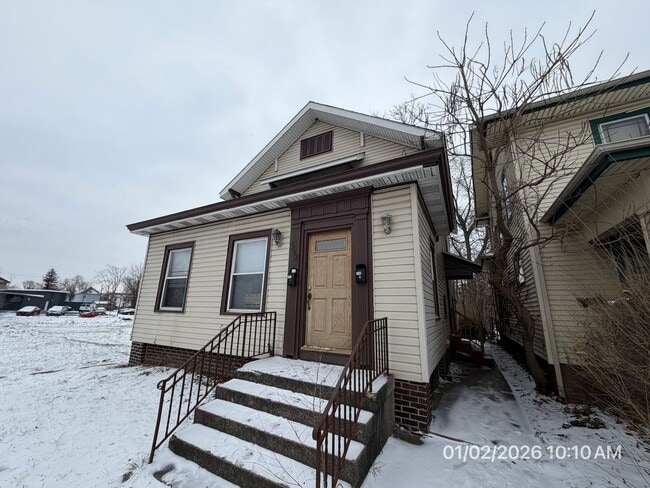 property at 524 E Jefferson Blvd