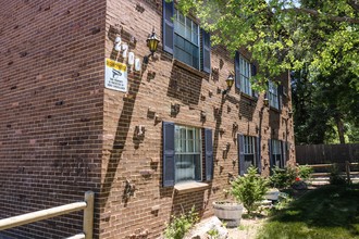 The Hill Apartments in Denver, CO - Foto de edificio - Building Photo