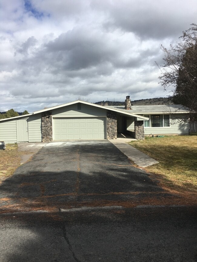 property at 5234 Primrose Ln