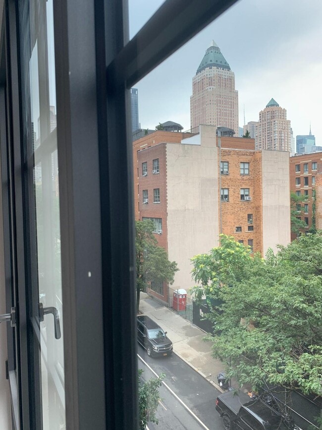 433 W 53rd St in New York, NY - Building Photo - Building Photo