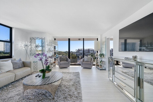 3031 N Ocean Blvd in Fort Lauderdale, FL - Foto de edificio - Building Photo