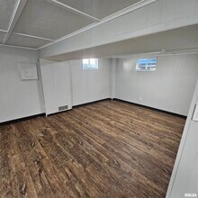 909 St Julian St in Pekin, IL - Building Photo - Building Photo