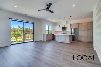 452 N Coast Hwy 101 in Encinitas, CA - Building Photo - Building Photo
