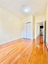 561 61st St in Brooklyn, NY - Foto de edificio - Building Photo