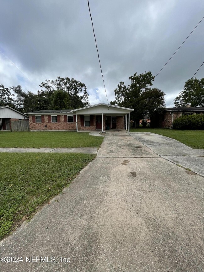 7424 Deepwood Dr N in Jacksonville, FL - Building Photo - Building Photo