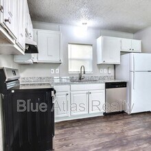 2706 W Colorado Blvd in Dallas, TX - Building Photo - Building Photo